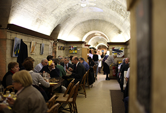 Sur cette cantine je bâtirai mon église